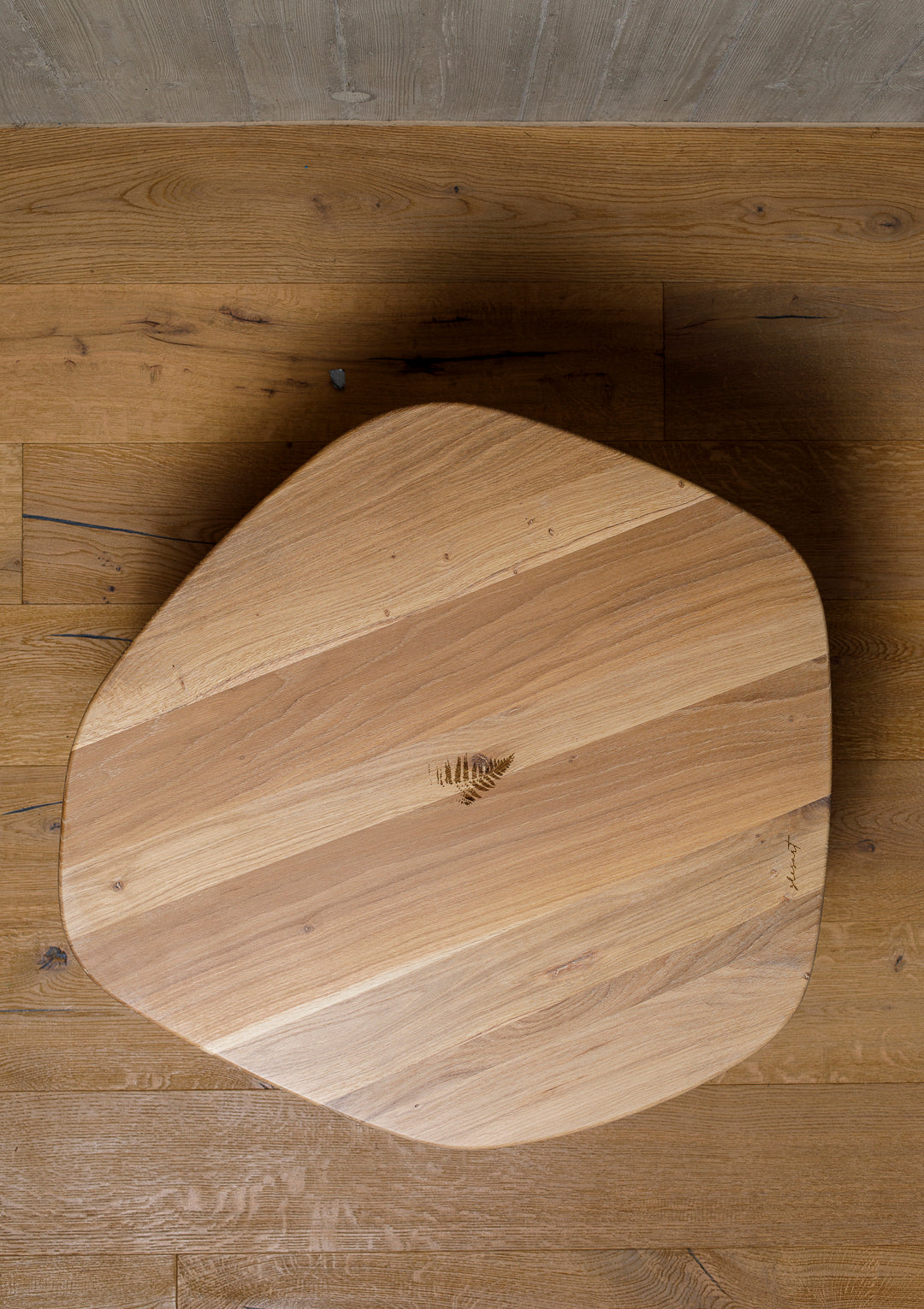 organický konferenční stolek malý - dub 4,0 cm
